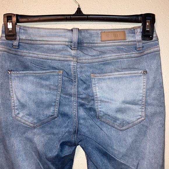 Celebrity Pink Cropped Jeans - Picture 6 of 10